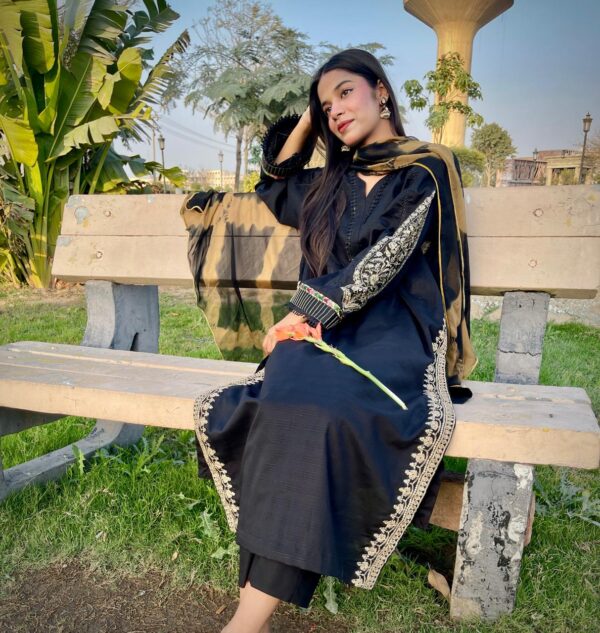 black-lawn-stitched-3-piece-embroidered-suit-tie-dye